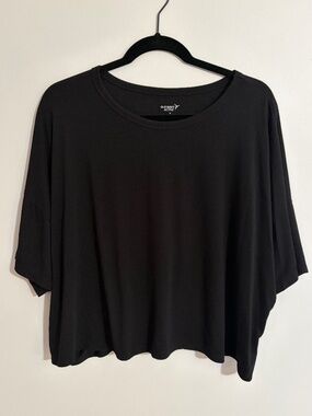 Old Navy active cropped short sleeve shirt